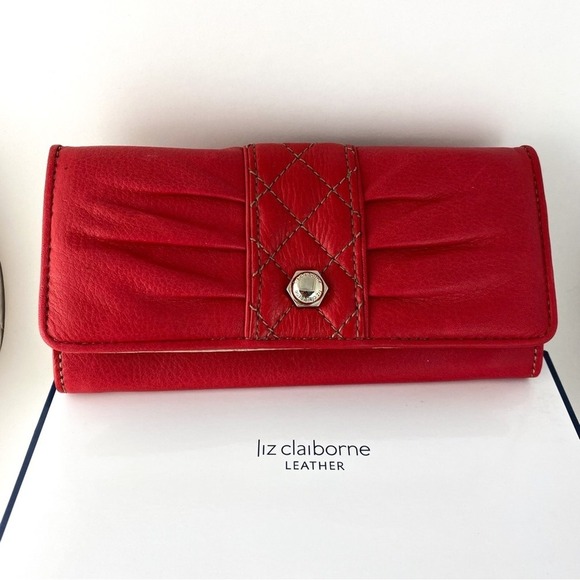 Liz Claiborne Vintage Pebbled Leather Wallet Clutch Red Pleated Quilt Flap NIB - Picture 5 of 5